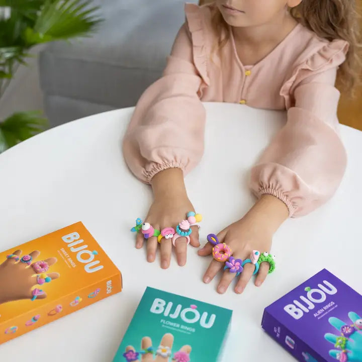 Hey Clay Bijou Flower Rings