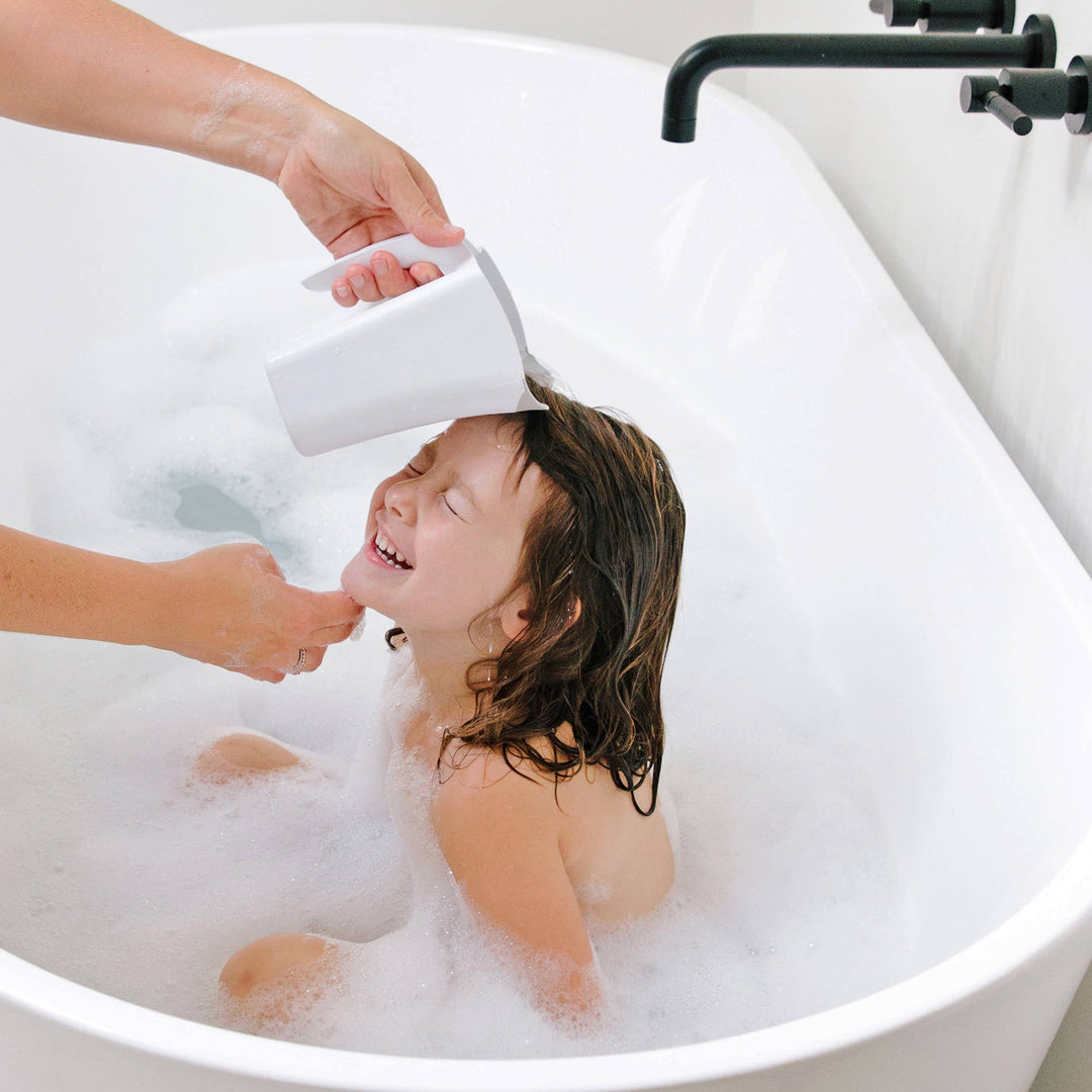 Babesta Bath Hair Rinse Cup by Ubbi 