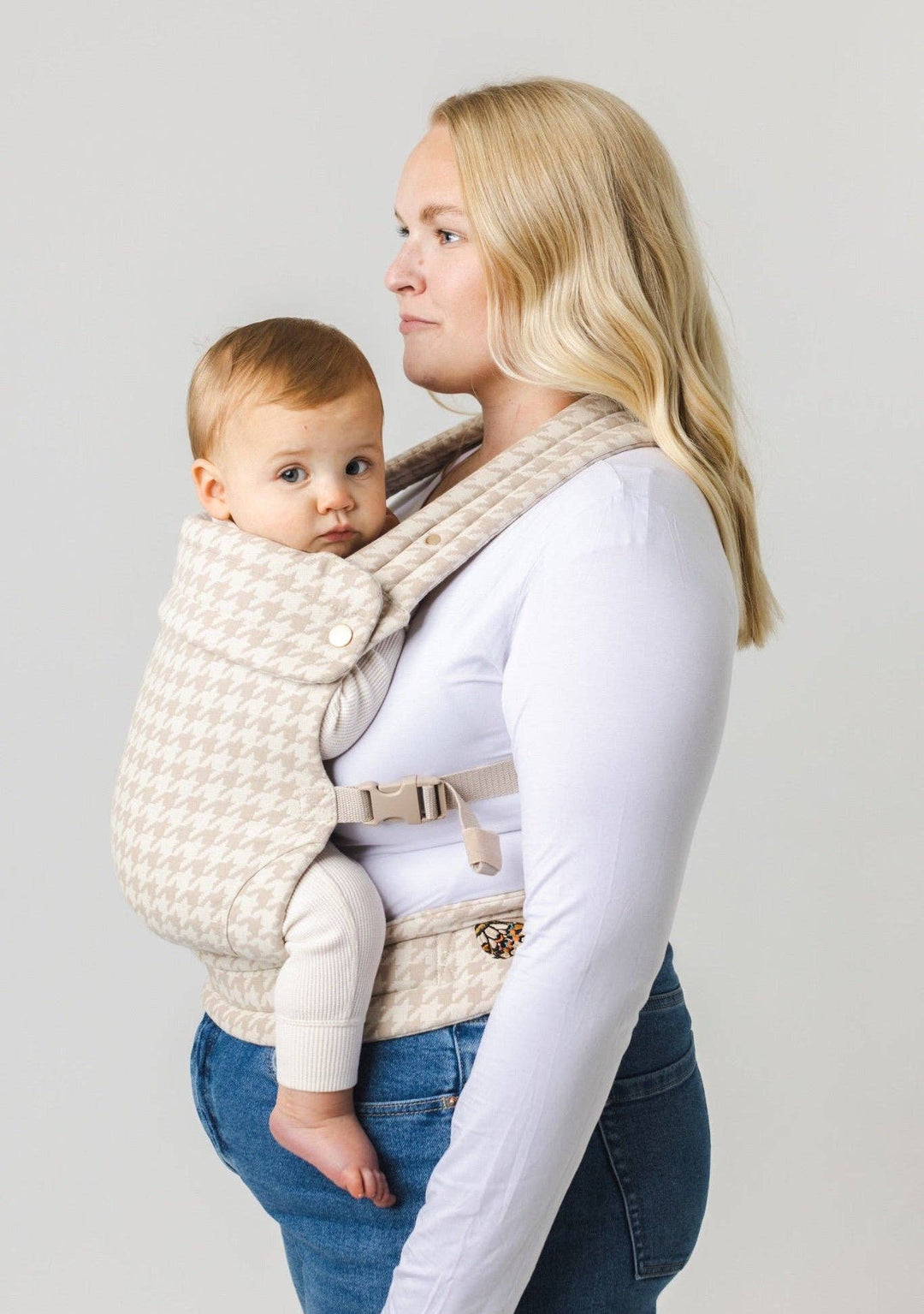 Babesta Monarch Baby Carrier Houndstooth by Mabē
