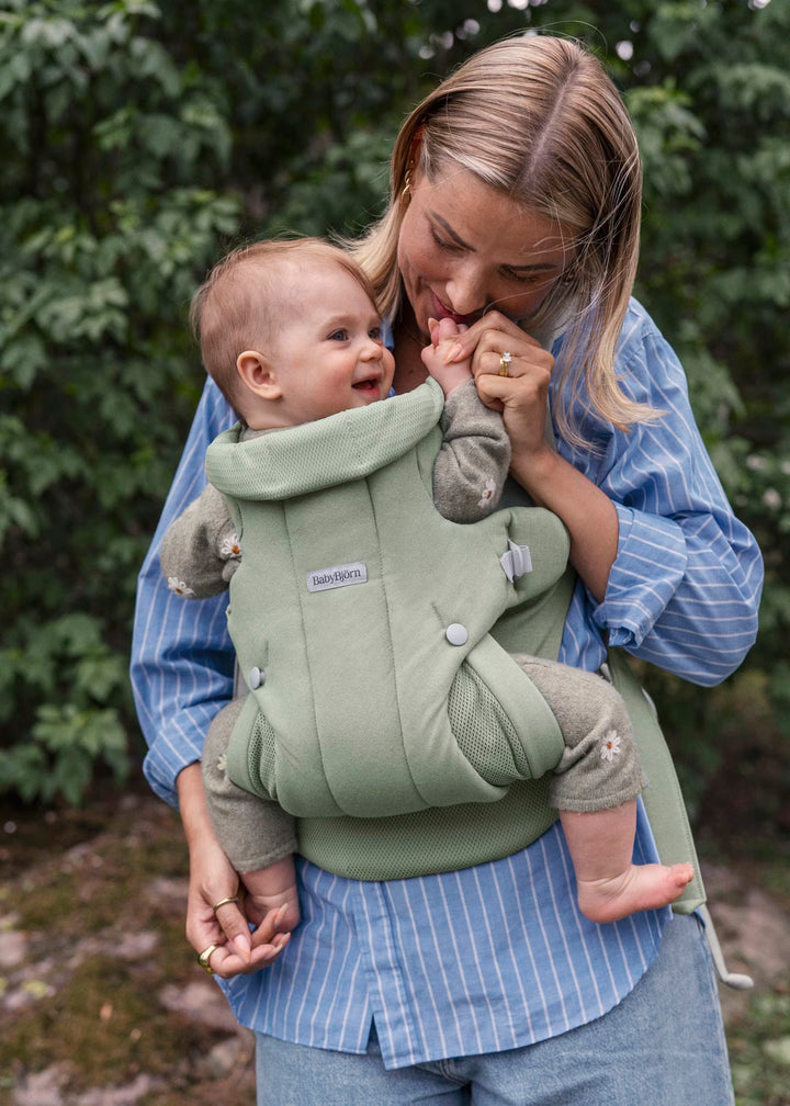 BabyBjorn Baby Carrier Hold