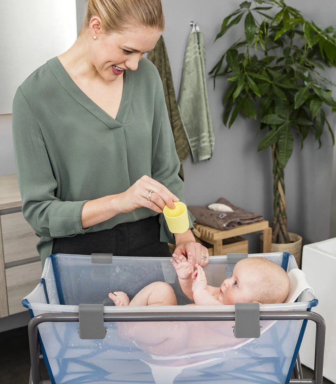 stokke flexi bath xl newborn support Stokke Flexi Bath Bundle Sandy Beige